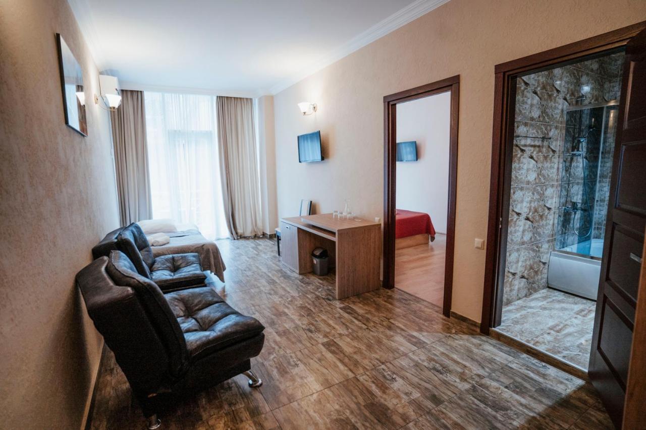 Hotel General Batumi Exterior photo
